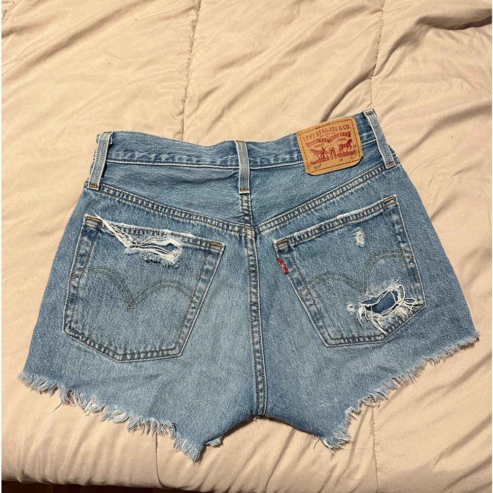 Levi Shorts - Picture 2 of 2